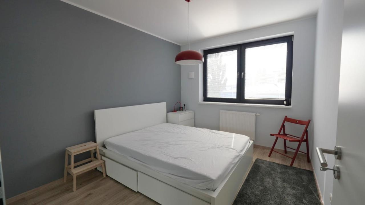 Air-Conditioned, 2 Room Apartment With Terrace Bratislava Luaran gambar