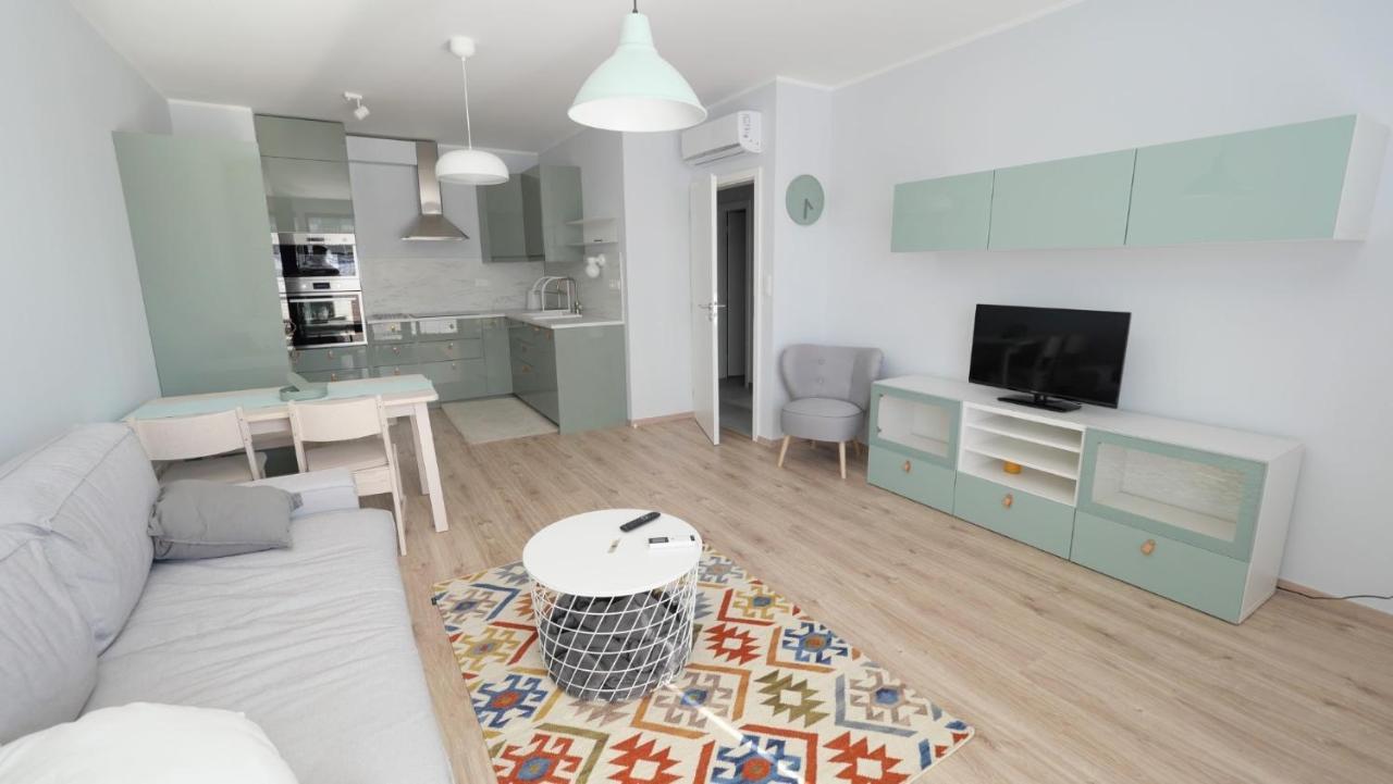Air-Conditioned, 2 Room Apartment With Terrace Bratislava Luaran gambar