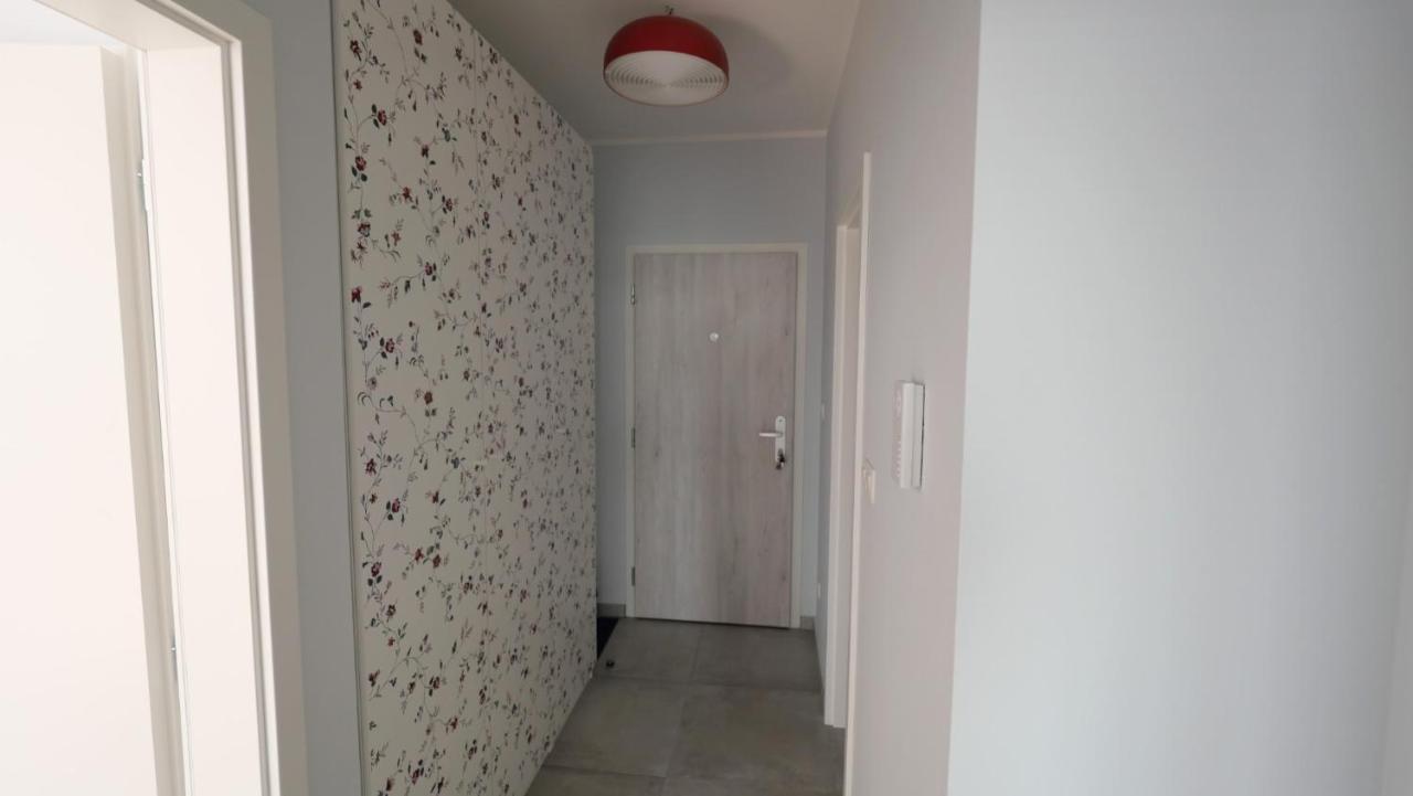 Air-Conditioned, 2 Room Apartment With Terrace Bratislava Luaran gambar