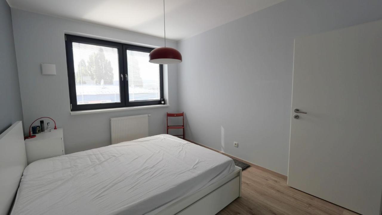 Air-Conditioned, 2 Room Apartment With Terrace Bratislava Luaran gambar