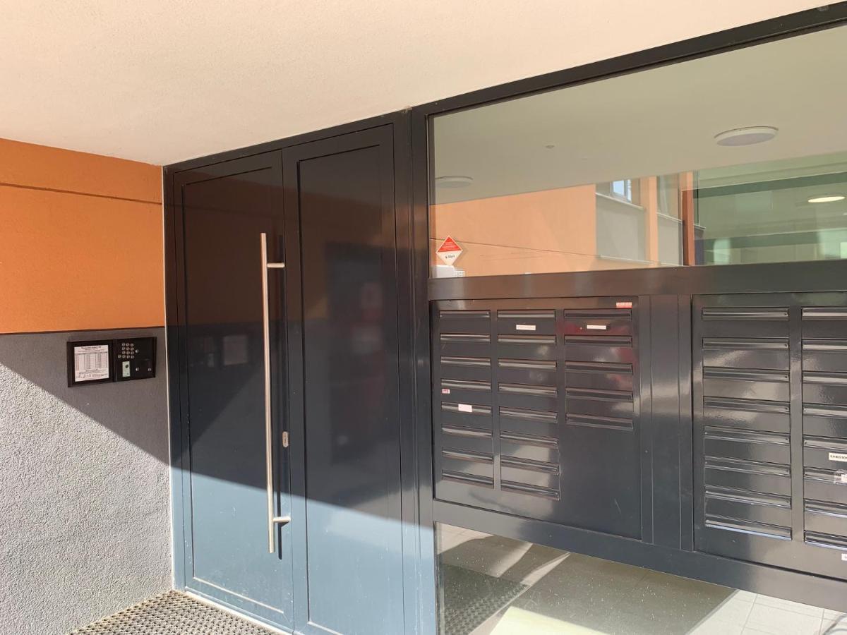 Air-Conditioned, 2 Room Apartment With Terrace Bratislava Luaran gambar
